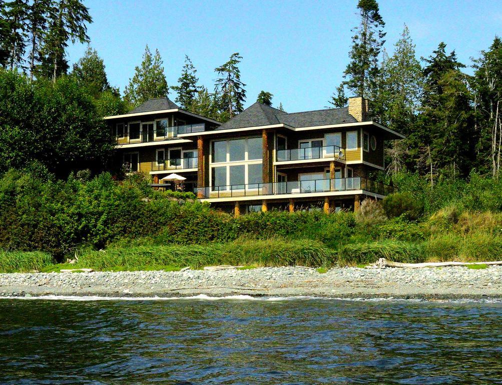 Points West Oceanfront Resort Sooke Exterior foto