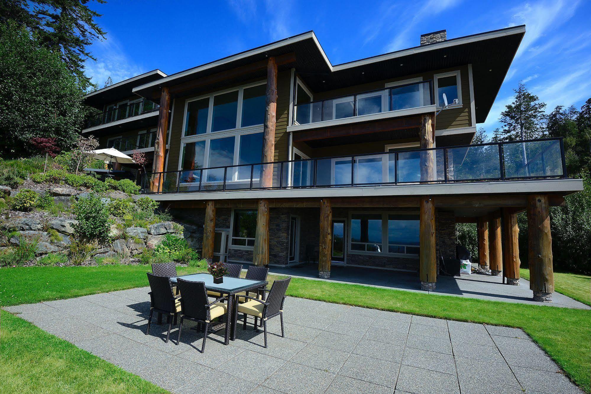 Points West Oceanfront Resort Sooke Exterior foto