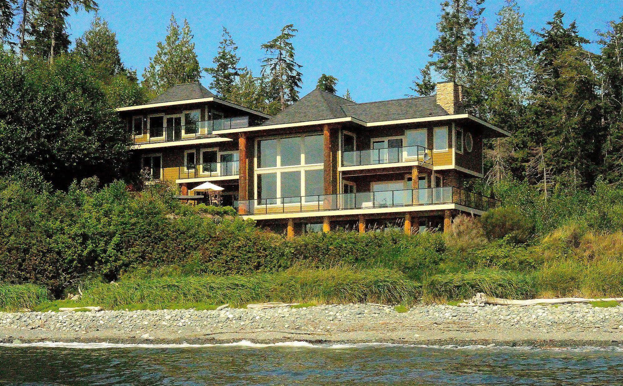 Points West Oceanfront Resort Sooke Exterior foto